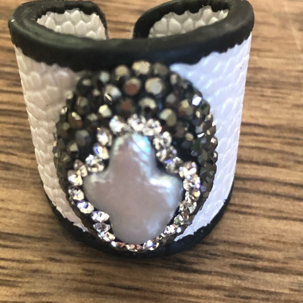 Pearl leather ring - Picture 5 of 5